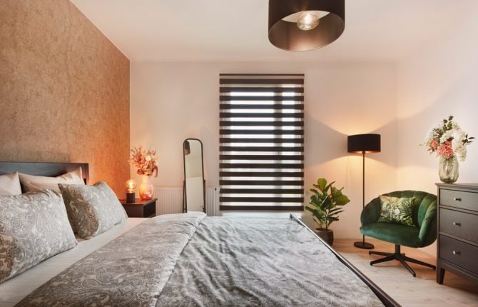 Ložnice s francouzským oknem v projektu Park Nehvizdy II. v Nehvízdech