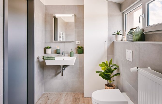 Moderně zařízená koupelna v projektu Park Nehvizdy II. v Nehvízdech