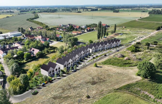 Letecký pohled na rezidenční projekt Resort za hřištěm - 1